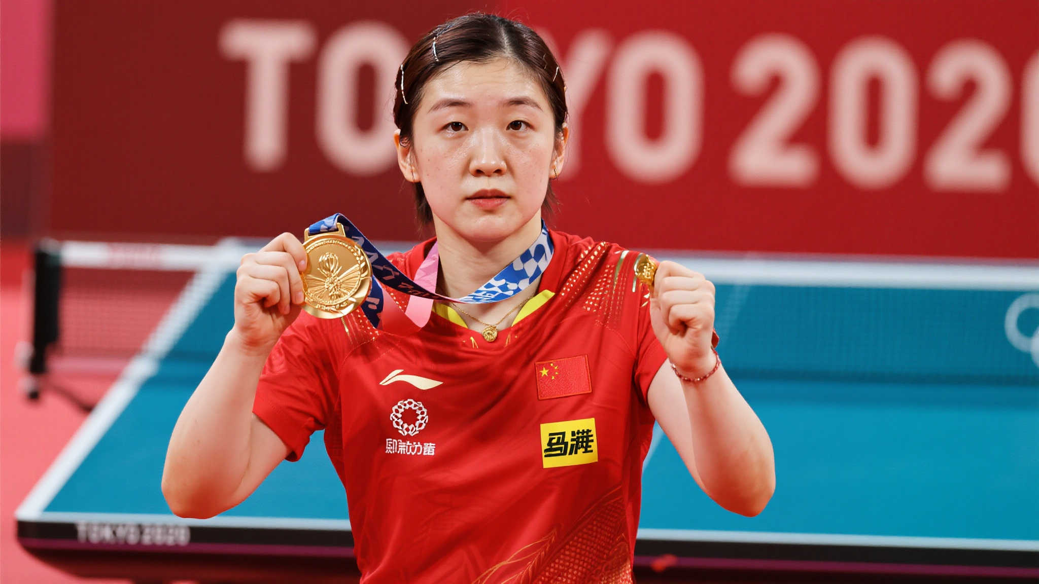 国乒众将私生活曝光：王楚钦聚餐遭围拍，孙颖莎染发引热议，梁靖崑热衷地摊美食，陈梦立志再战奥运